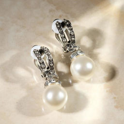 Клипсы для ушей QF Грейс, две линии с бусинами, цвет белый в чернёном серебре