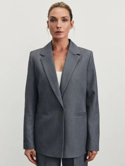 Приталенный однобортный жакет / Zarina фото 3