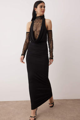 Siyah Dantel Detayl? Derin Degaje Yaka Duz Maxi Abiye & Mezuniyet Elbisesi TPRAW26AE00014