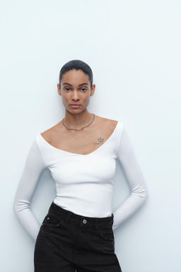 RIBBED LONG SLEEVE T-SHIRT