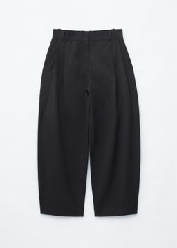 Pantalones recortados con perneras de barril