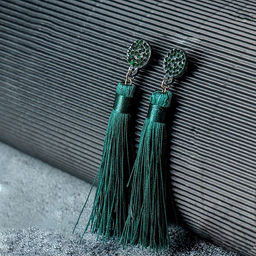 Серьги Кисти гармония, цвет изумрудный, L кисти 8.5 см