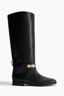 Botas con correa decorativa