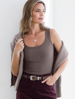 Топ из трикотажа в широкий рубчик