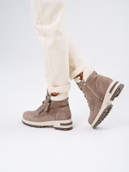 Ботинки 261.uno9br.Капучино замша+бежевый/мех