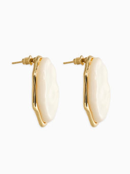 Серьги большие «Мятый овал», акрил, белые в золоте