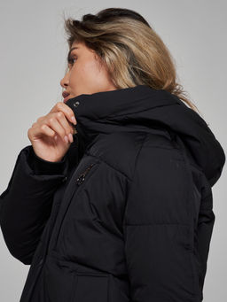 Зимняя женская куртка модная с капюшоном черного цвета 52308Ch - Holdluck фото 17