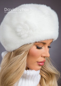 Шапка Берет экомех с украшением белый