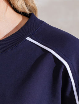 Свитшот с лампасами и разрезами из эластичного футера двухнитки без начеса - Vilatte фото 2