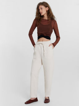 Брюки женские в бело-бежевом цвете белый песок 182422