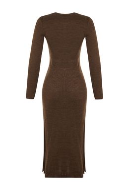 TRENDYOLMILLA Kahverengi Midi Triko Bisiklet Yaka Elbise TWOAW21EL0422 фото 23