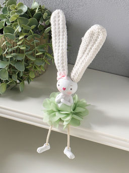 Фигура настольная полистоун Заюшка с розовым бантиком в цветочной юбочке, на полку, длинные ножки, 4.8?4?24.5 см