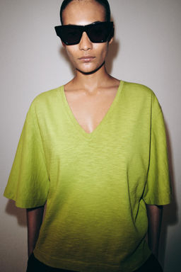 CAMISETA ESCOTE PICO / Pistacho - Zara фото 5