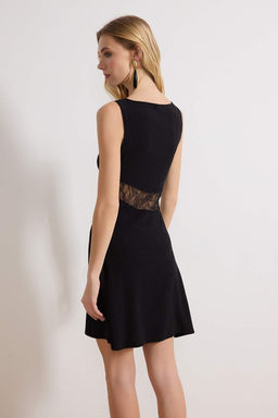 Siyah Belden Ac?lan Kay?k Yaka Kolsuz Dantel Detayl? Mini Dokulu Orme Elbise TWOSS26EL00111 - Trendyolmilla фото 4