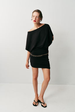 VESTIDO CORTO DRAPEADO CINTUR?N / Negro