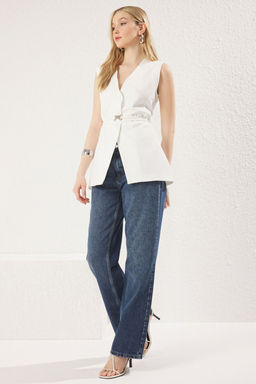 Trendyolmilla Beyaz Regular Kemer Detayl? V Yaka Dokuma Yelek TWOSS25YE00068  фото 2