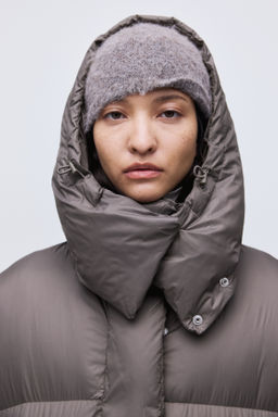 Plum?fero acolchado con capucha - H&m фото 5
