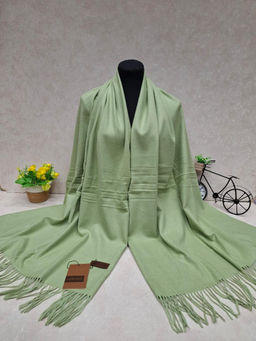 Тёплый палантин, цвет светло зеленый