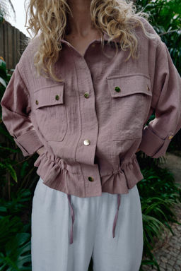 CHAQUETA CORTA MANGA REMANGADA / Malva - Zara фото 4