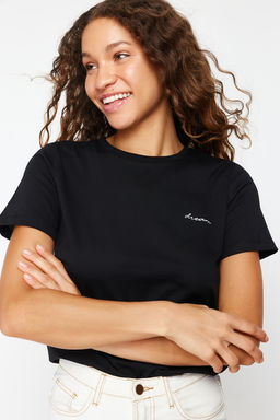 TRENDYOLMILLA Siyah 100 Pamuk Slogan Nak?sl? Regular Kal?p Orme T-Shirt TWOSS24TS00097  фото 5