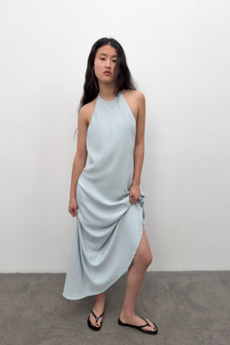 VESTIDO HALTER FLUIDO / Azul claro