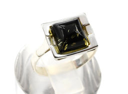 Кольцо с янтарем С925 прямоугольник 13*11мм цв.зеленый размер 17, 2,9г