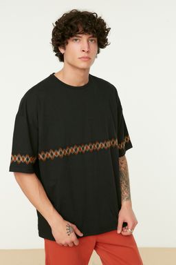 Siyah Oversize/Genis Kesim Bisiklet Yaka K?sa Kollu Islemeli %100 Pamuklu T-Shirt TMNSS21TS1889