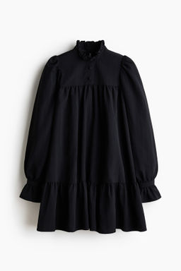 Vestido con cuello de volante