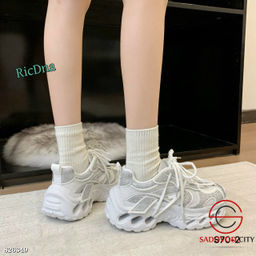 Кроссовки женские весенние