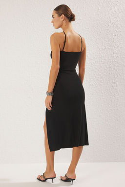 TRENDYOLMILLA Ac?k Pembe Aksesuar Gul Detayl? Bodycone/Vucuda Oturan Esnek Orme Midi Elbise TWOSS25EL00537  фото 4