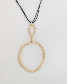 Кулон на шнурке