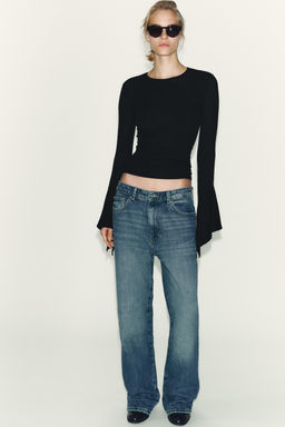 T-SHIRT WITH RUFFLE SLEEVES