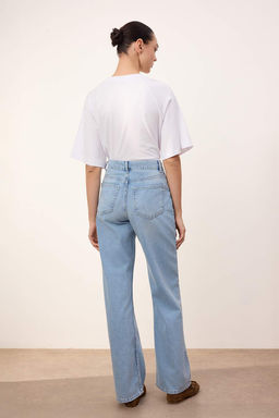 Trendyolmilla Wardrope Essentials Ac?k Mavi DOKUMLU Yuksek Bel Wide Leg Jeans TWOSS26JE00128