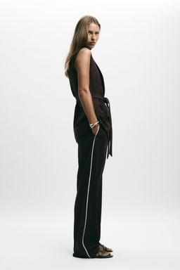 STRAIGHT-LEG TROUSERS WITH SIDE STRIPE