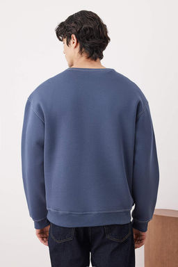 Soluk Indigo Oversize/Genis Kesim Kontrast Dikis Detayl? Bisiklet Yaka Sweatshirt TMNAW24SW00011