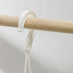 Кашпо уличное для цветов Альтернатива «Мирабель», 2.5 л, подвесное, с прикорневым поливом, пластик, белое