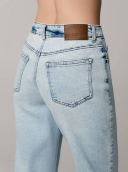 CONTE CON-583 Джинсы mom оксидной варки с необработанным краем light blue