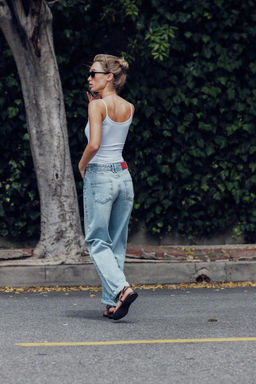 Z1975 RELAXED FIT MID-WAIST JEANS WITH TURN-UP HEMS - Zara фото 6