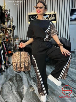 Костюм женский спортивный