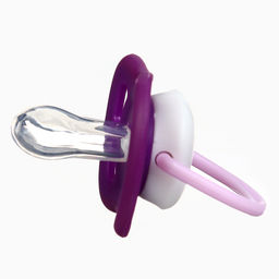 Соска - пустышка с держателем Крошка Я «Пингвинчик», анатомическая, от 6 мес, фиолетовый