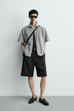 CAMISA REGULAR FIT ESTRUCTURA CUADROS / Blanco / Negro