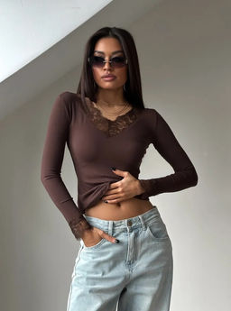 K13374 Лонгслив с кружевом КОРИЧНЕВЫЙ