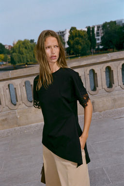 CAMISETA ASIM?TRICA ENCAJE / Negro - Zara фото 2