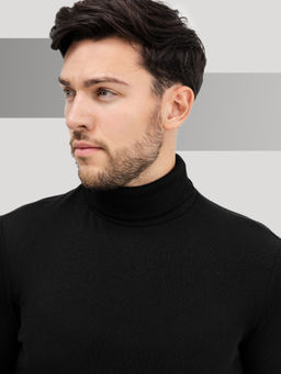 Черный лонгслив с воротником-стойкой из египетского хлопка черный 721465 - Mark formelle фото 3