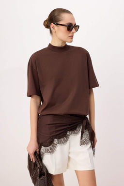 Kahverengi %100 Kal_n Pamuklu Dik Yaka Truvakar Kol _rme T-Shirt TWOSS24TS00074