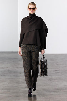 SHORT KNITTED COAT WITH SCARF