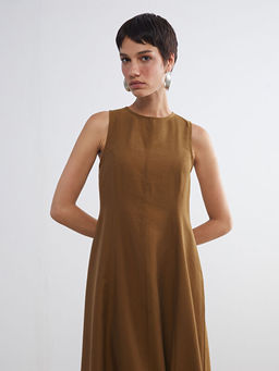 Bisiklet Yaka Kolsuz Elbise