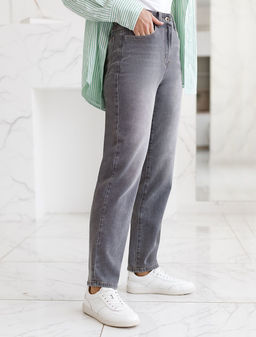 Джинсы mom-fit из эластичного облегченного денима