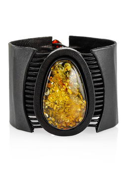 Эффектный браслет из натуральной кожи и искрящегося зелёного янтаря Амазонка