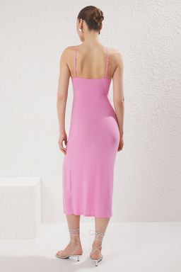 TRENDYOLMILLA Ac?k Pembe Aksesuar Gul Detayl? Bodycone/Vucuda Oturan Esnek Orme Midi Elbise TWOSS25EL00537  фото 9